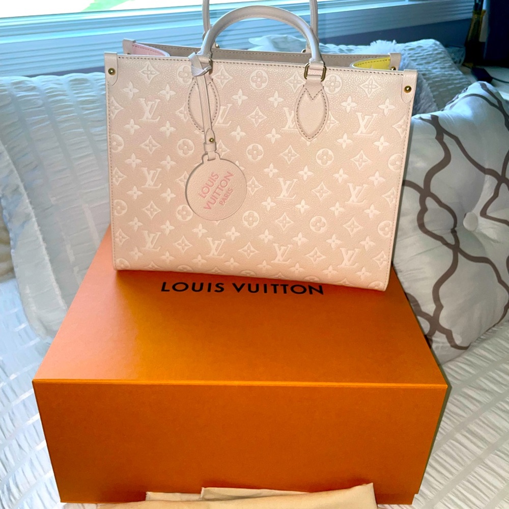 Louis Vuitton OntheGo MM